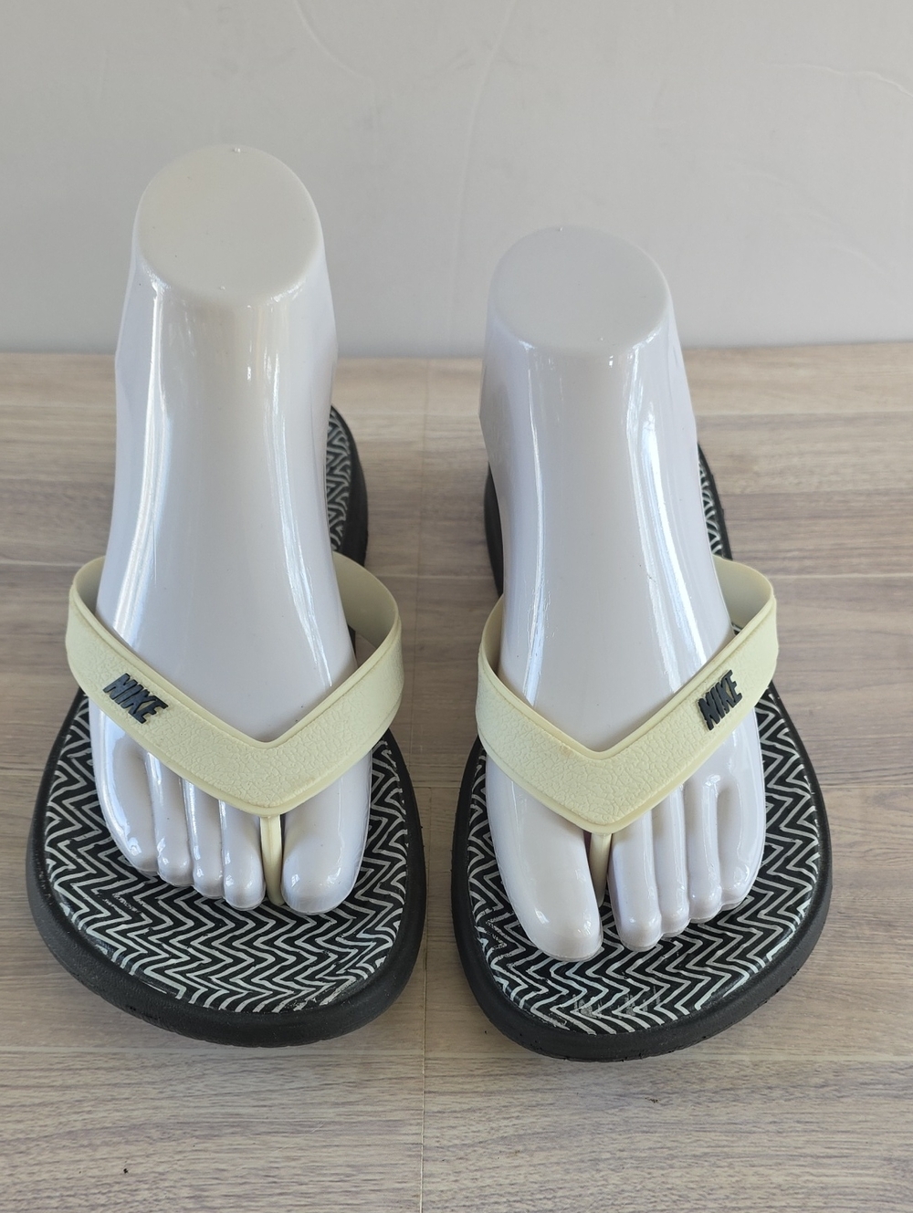 Nike Womens Solay Thong Flip Flop Slide Sandals Off White/Cream Black Size 9